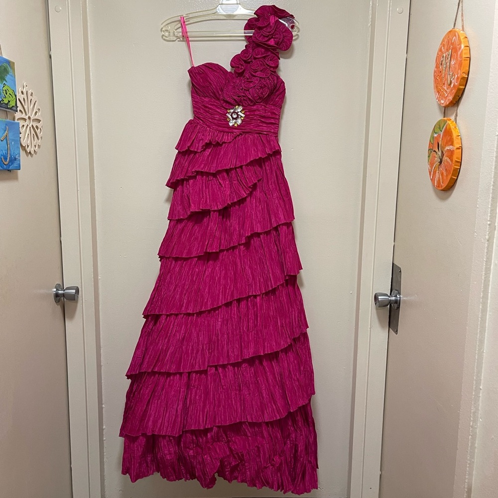 🌺✨Wild Berry Floor Length Prom Dress/Ballgown✨🌺
